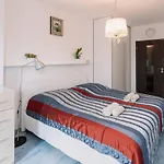 Family Aquarium Haven شقة براتسيلافا