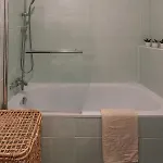 Family Aquarium Haven Apartment *