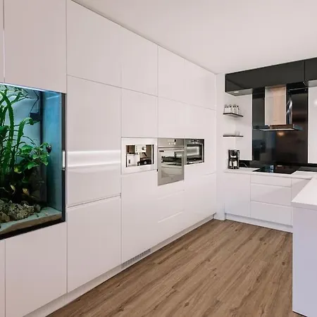 Family Aquarium Haven Apartment *
