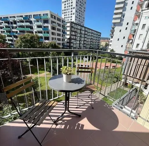 Family Aquarium Haven דירה ברטיסלאבה